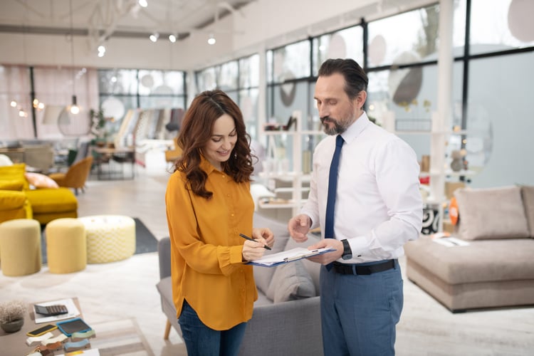 consultant-in-furniture-shop-talking-to-female-customer